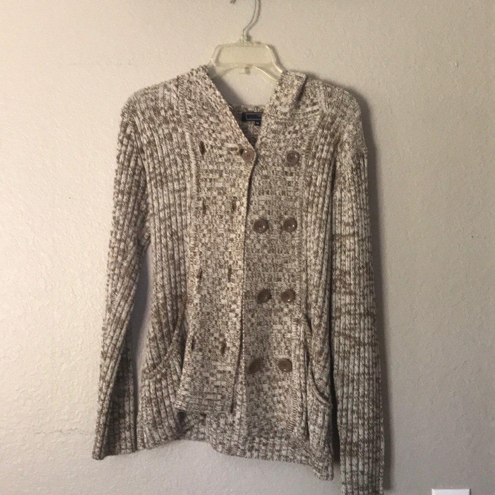 Comfy knitted sweaty , does not feel itchy